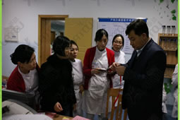 華謀咨詢?yōu)槟翅t(yī)院進行科室現(xiàn)場輔導(dǎo)驗收